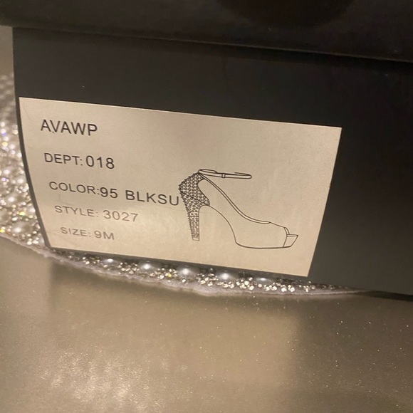 These beautiful red and black suede crystal stilettos are show stopper - Picture 6 of 6